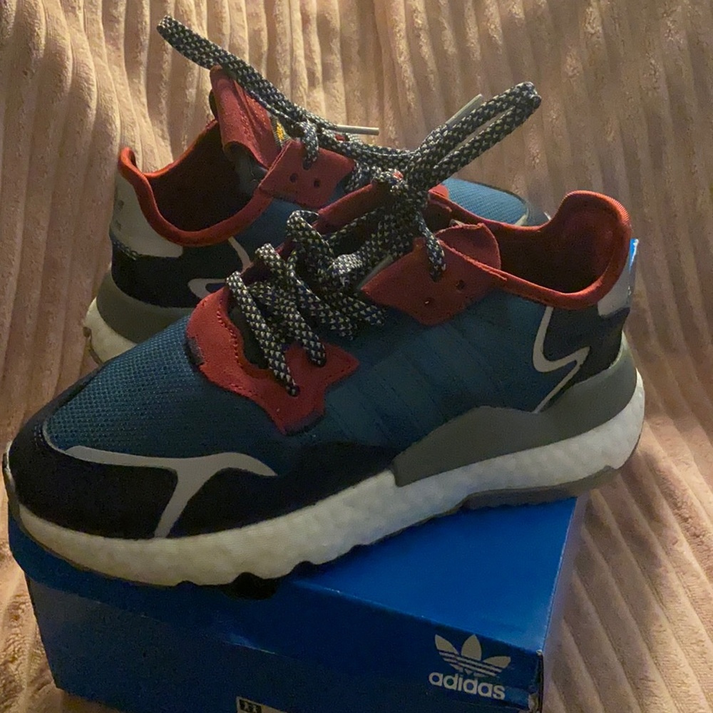 Like new Condition Adidas Sneakers. Kids 4.5